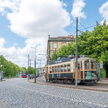 דירה Loft By The River *